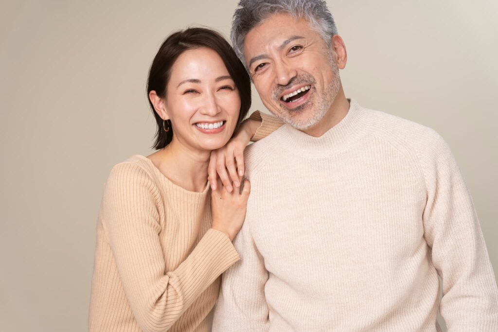 笑顔のミドル世代夫婦