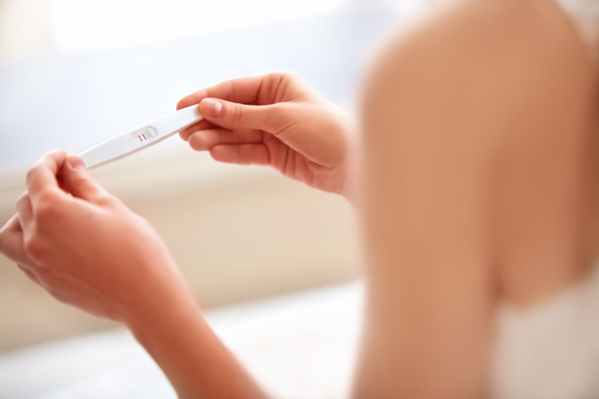 インプラント治療中に妊娠が判明した様子