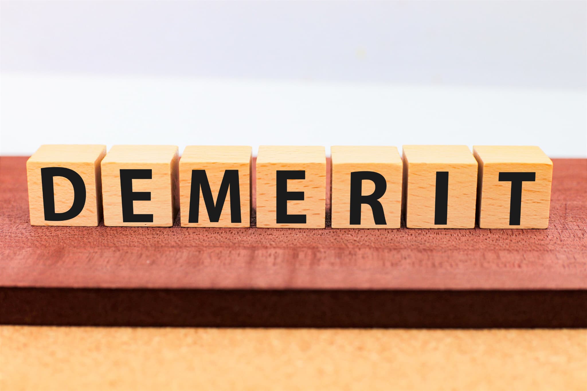 大人の歯列矯正のデメリットのイメージ