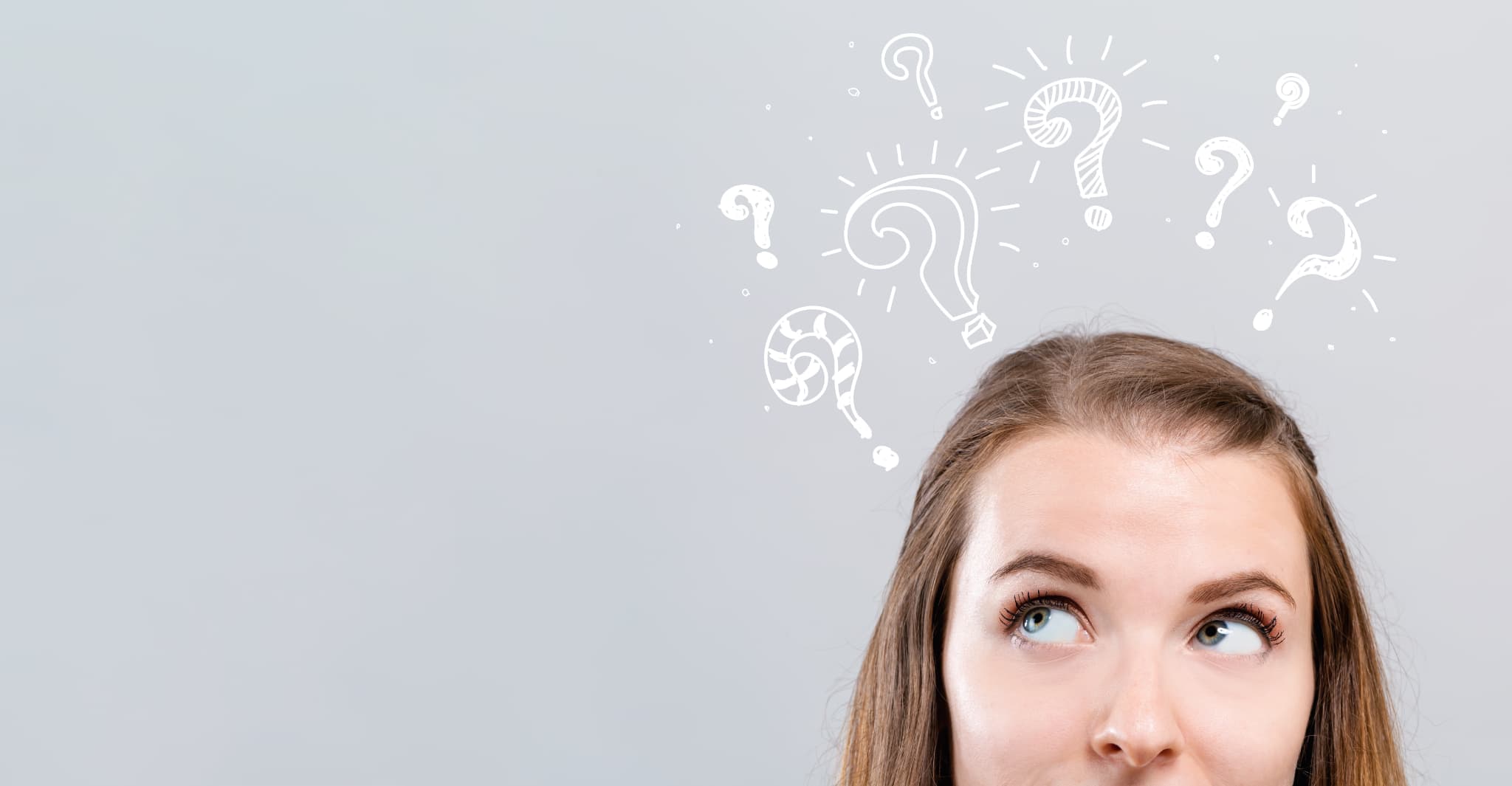 インプラントは虫歯にならないって本当なのか疑問を持つ女性